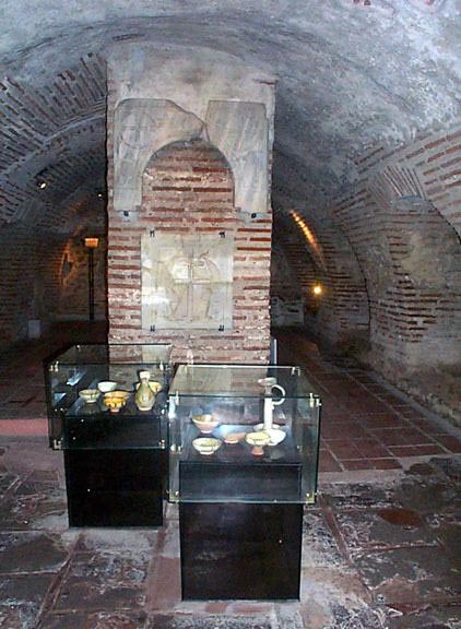 The remains of the original ciborium Photo vlass2000